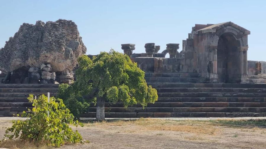 From Yerevan: 6 Most Instagramable Armenian Sights Day Trip - Lunch in Garni, with lavash as the local detail