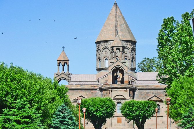 Group Tour: Hovhannavank, Saghmosavank, Chocolate House, Aghtsk - How the bilingual guiding works