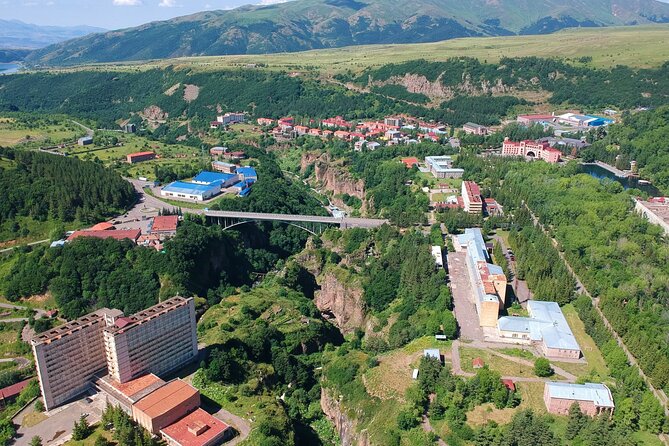 Guided tour: Khor Virap, Noravank Monastery, Areni, Jermuk - What the driving day feels like