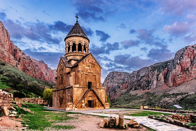 Guided tour: Khor Virap, Noravank Monastery, Areni, Jermuk - Who should book this tour