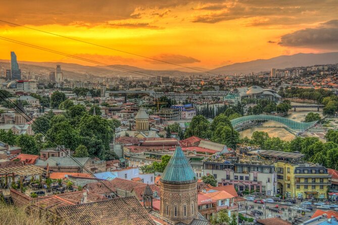 Join in group tour-transfer from Yerevan to Tbilisi or vice versa - Crossing Into Georgia and Reaching Tbilisi
