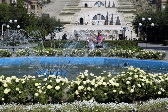 Private sightseeing and walking tour in Yerevan - Victory Park for the best broad view