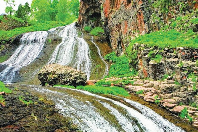 Private tour Jermuk, waterfall, Tatev Monastery and TaTev Ropeway - Tatev Monastery above three ravines