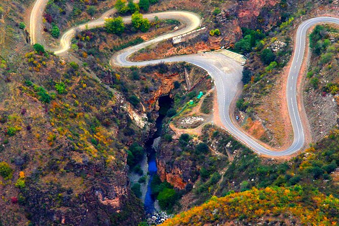 Private tour to Hin Areni winery, Tatev monastery & ropeway, Khndzoresk caves - Walking into old Khndzoresk