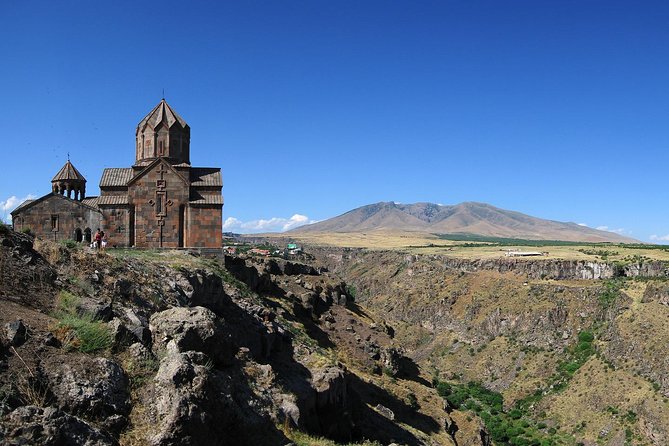 Private tour to Oshakan, Karmravor, Hovhanavank, Saghmosavank monasteries - Hovhannavank and its medieval additions