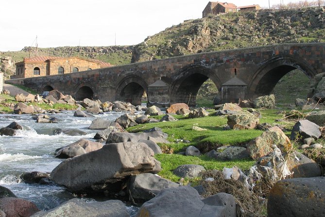 Private tour to Oshakan, Karmravor, Hovhanavank, Saghmosavank monasteries - What the driving service adds