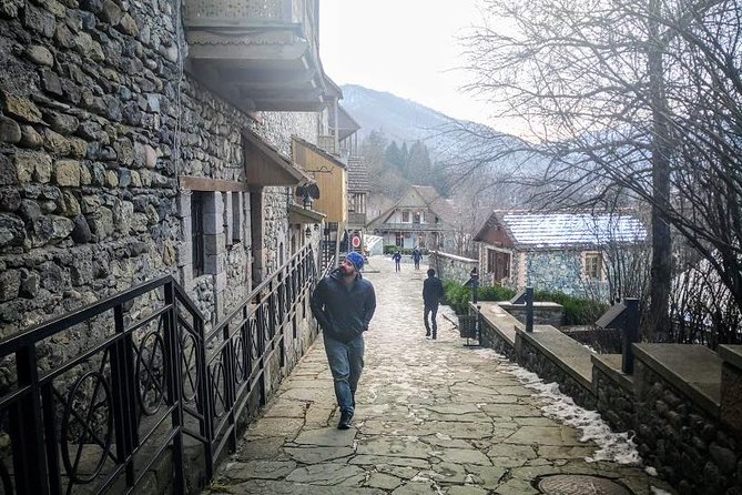 Private Transfer & Tour from Tbilisi to Yerevan or Yerevan to Tbilisi - Lunch, timing, and the small practical matters