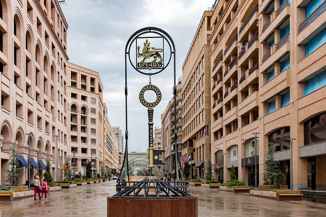 Walking Yerevan City Tour with 5 Wine & 10 years-old brandy - Dalan Gallery, old-style café, and Armenian carpets
