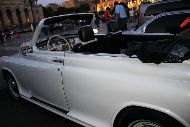 Yerevan city tour with drinks in a classic car with photography - The Cascade: an outdoor art stop with stairs and views