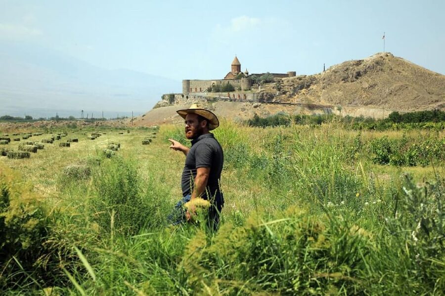 Yerevan: Khor Virap Day Trip with Mount Ararat Wine Tasting - Exploring the historic monastery at Khor Virap